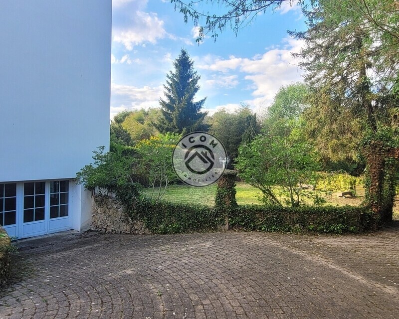 Maison de Maître de 165 m2 environ - 15 entrée sous sol