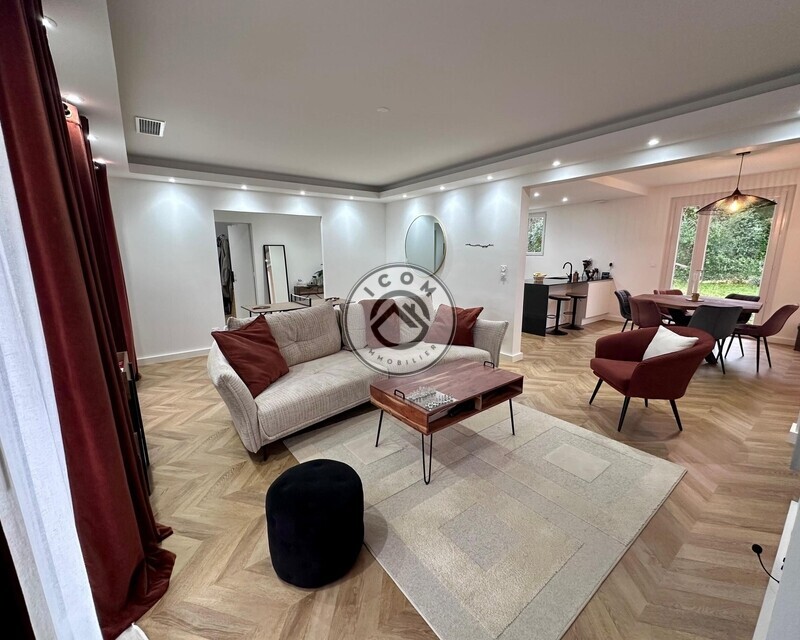 Maison T5 de 117m2 environ sur une parcelle de 2530m2 - Salon