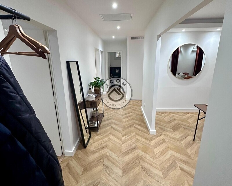 Maison T5 de 117m2 environ sur une parcelle de 2530m2 - Entree 2