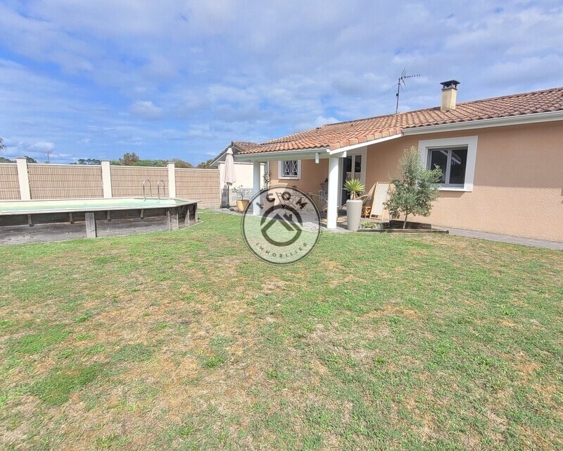  Maison contemporaine de plain-pied à Saint-Pierre-du-Mont (40280) - 1 jardin