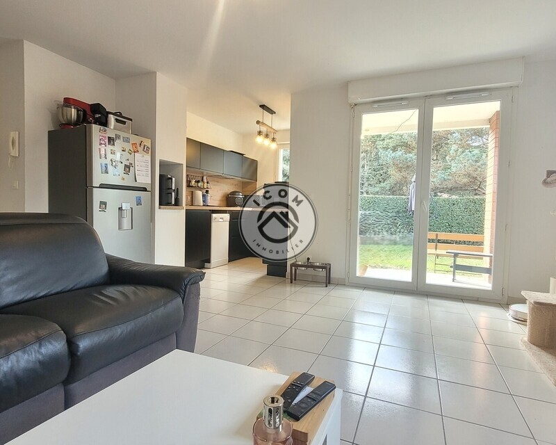  Superbe appartement T3  avec jardin privatif 128 m2  - 1 cuisine salon