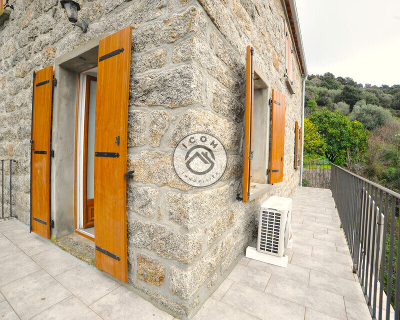 Maison de village en pierre - Terasse balcon