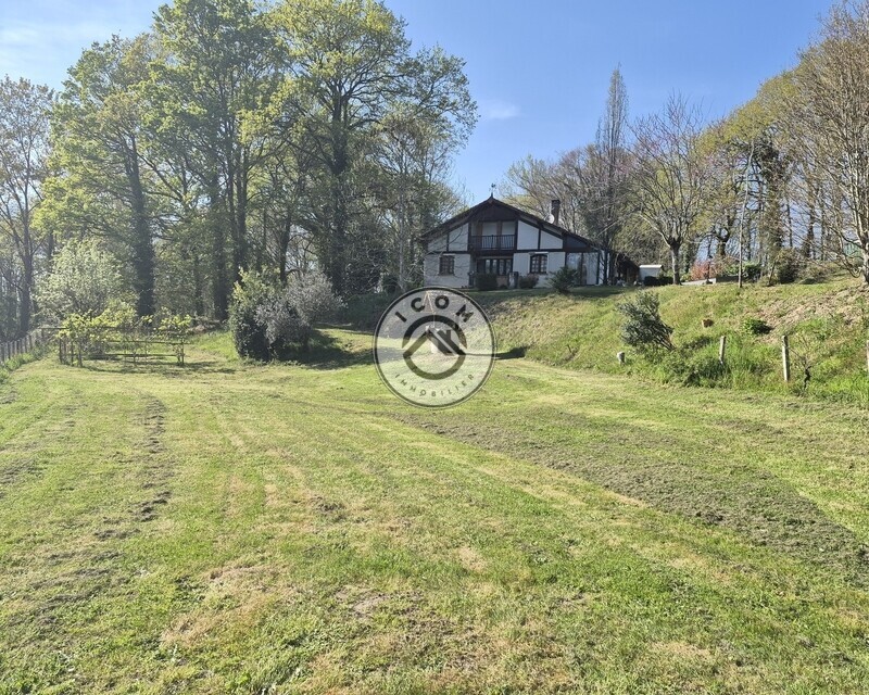 Ensemble immobilier 2 habitations sur un parc de plus d’1 hectare - 1 maison 1 facade 1