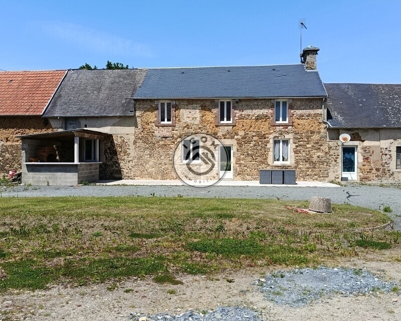 Maison 206 m² – 4 chambres – Dépendances – Montsenelle - Whatsapp image 2026-08-24 at 16.18.04